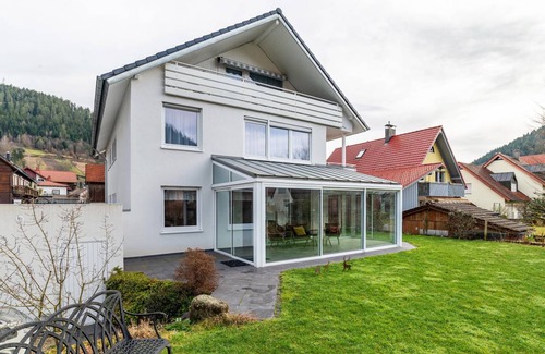 Calmbach Apartment | 115 m² Apartment ∙ 2 bedrooms ∙ 5 guests