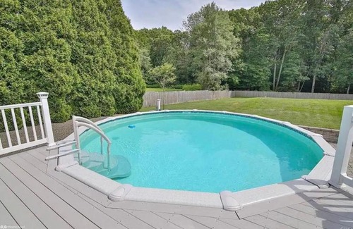 Reeders House | 12 Guest Villa Hot Tub With Large Backyard