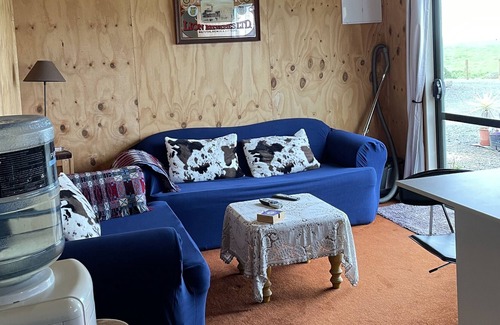 Waikato District Cabin | 12 mins to Hampton Downs, 10 mins to the dragway and 25 mins to Pukekohe Park.