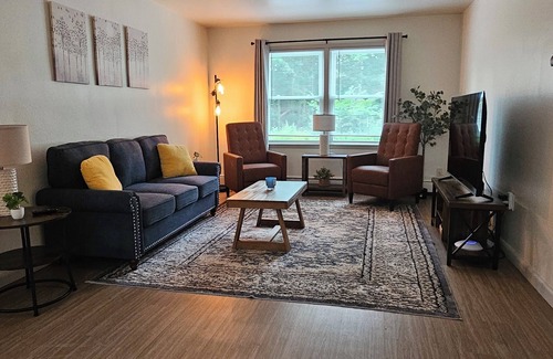 Niles Apartment | 12-On-North - A 2 Bedroom Suite - Unit 528 #2