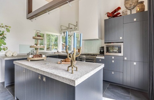 Uden House | 12 person detached country house with trampoline & Private outdoor hot tub