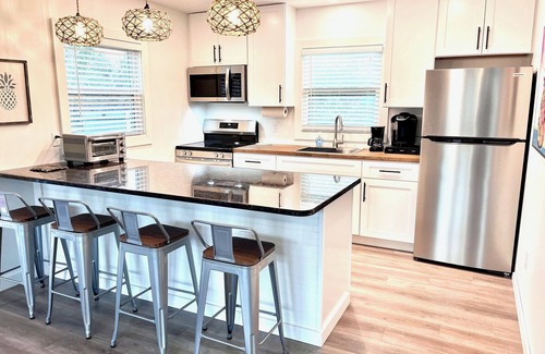 Mid Island House | 120 - 122 Falkirk Island Cottage - Quaint apartment by the Beach!