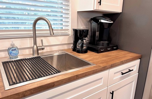 Mid Island House | 120 - 122 Falkirk Island Cottage - Quaint apartment by the Beach!