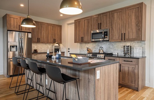 Old Town House | 120 Cedar Drive | Slopeside 4BR Townhome with Mountain Views & Hot Tub