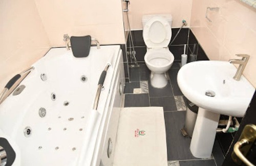 Benin City Resort | 120 m² Private room ∙ 1 bedroom ∙ 2 guests