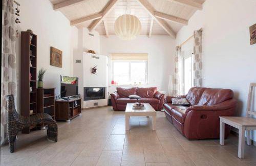 Grammatiko Villa | 120 m² Villa ∙ 2 bedrooms ∙ 6 guests
