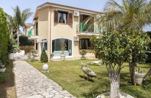 Carini Villa | 120 m² Villa ∙ 3 bedrooms ∙ 6 guests
