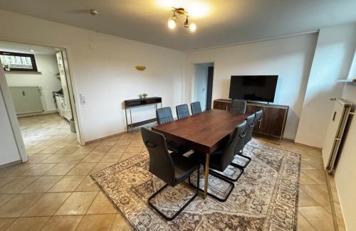 Siek Apartment | 120m² Apartment nahe A1 - 4 Schlafzimmern - 2 Bäder - Parkplatz, WLAN