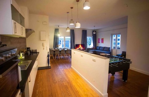Borgfelde Apartment | 120qm/City Loft/Tischkicker