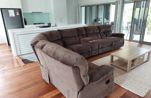 East Tamworth House | "123 Fitzroy" 4 B/room townhouse overlooking East!
