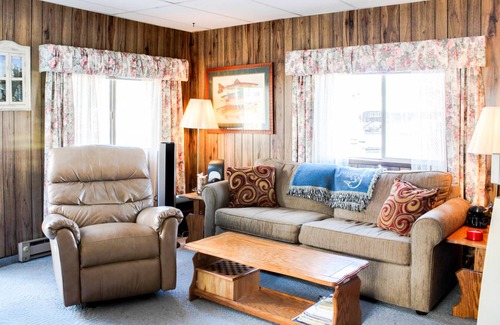 Bayview Boat Rental | 125 m² Houseboat ∙ 2 bedrooms ∙ 6 guests