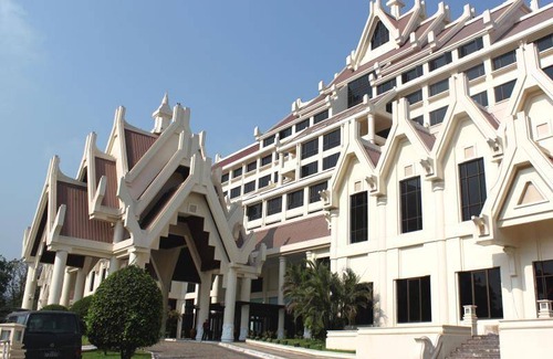 Kandawgyi Lake Area Hotel | 126 m² Hotel ∙ 2 bedrooms ∙ 127 guests