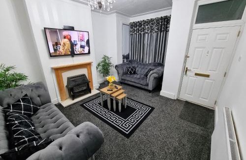 Beeston House | *12PR* Setup for your most relaxed & amazing stay + Free Parking + Free Fast WiFi *