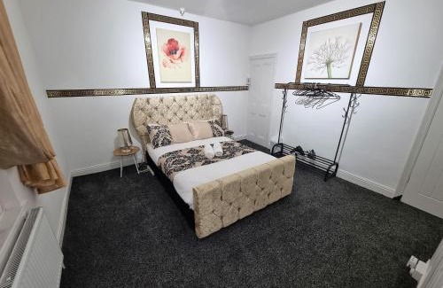 Beeston House | *12PR* Setup for your most relaxed & amazing stay + Free Parking + Free Fast WiFi *