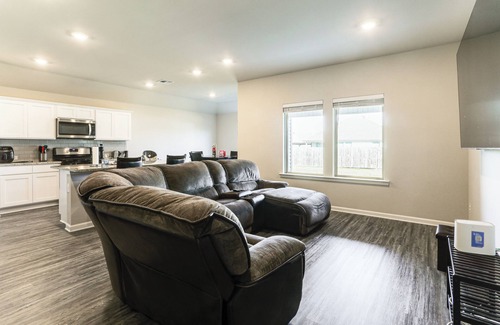 Baker House | 13 Mi to Baton Rouge: Family-Friendly Home