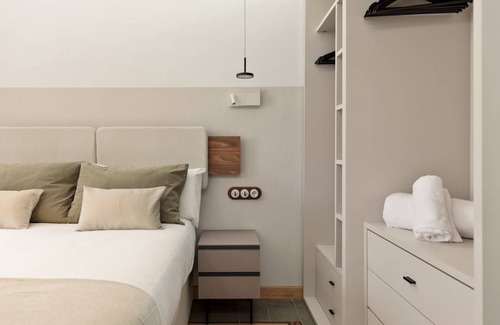Dreta de l'Eixample Resort | 130 m² Private room ∙ 1 bedroom ∙ 4 guests