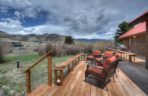Creede House | 130 m² House ∙ 2 bedrooms ∙ 6 guests