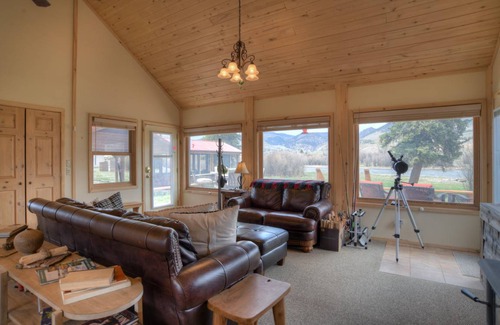 Creede House | 130 m² House ∙ 2 bedrooms ∙ 6 guests