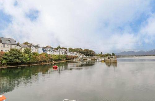 Roundstone House | 130 m² House ∙ 3 bedrooms ∙ 5 guests