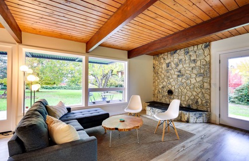 Carver House | 130 m² House ∙ 3 bedrooms ∙ 6 guests