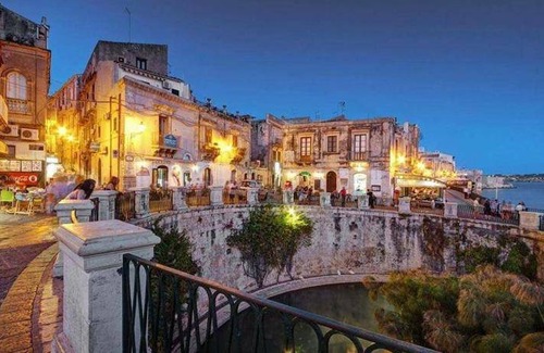 Arenella Villa | 1300 m² Villa ∙ 3 bedrooms ∙ 11 guests