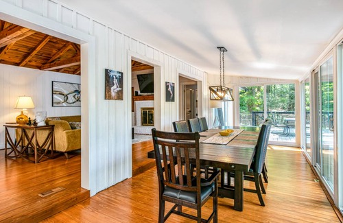 Flat Rock House | 131 m² House ∙ 3 bedrooms ∙ 6 guests