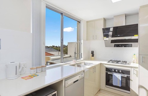 North Perth Apartment | 134 North Perth Nest high quality perfect location 4 people +parking