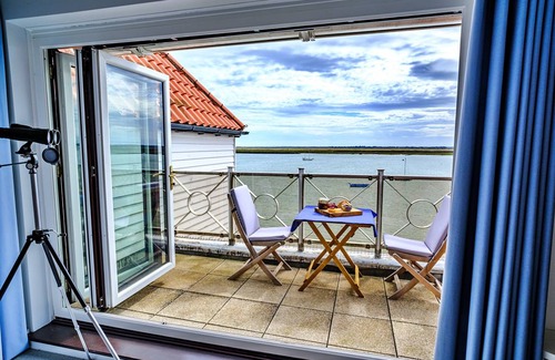 Burnham-on-Crouch Apartment | 135 m² Apartment ∙ 3 bedrooms ∙ 5 guests
