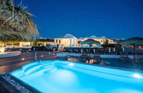 Oia Resort | 135 m² Resort ∙ 4 bedrooms ∙ 127 guests
