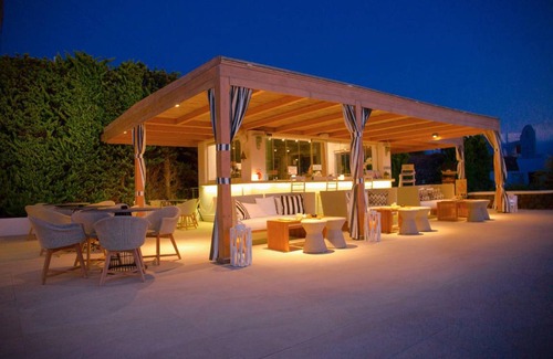 Oia Resort | 135 m² Resort ∙ 4 bedrooms ∙ 127 guests