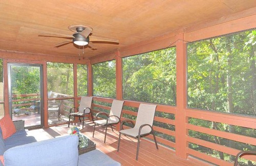 Berkeley Springs Ski Chalet | 139 m² Chalet ∙ 3 bedrooms ∙ 10 guests