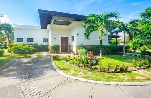 Pristine Bay House | 139 m² House ∙ 3 bedrooms ∙ 8 guests