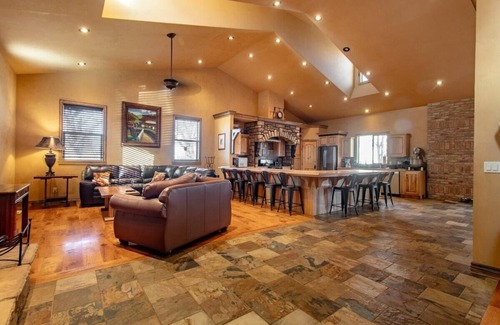 Parowan House | 14 Guests, 5BR/2BA, Game room & Spacious Living