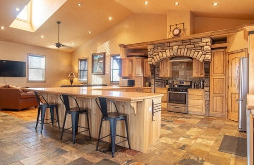Parowan House | 14 Guests, 5BR/2BA, Game room & Spacious Living