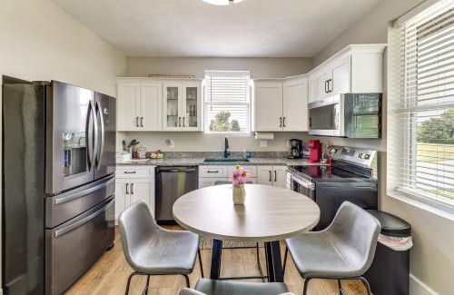 Columbia House | 14 Mi to St Louis Dog-Friendly Columbia Home