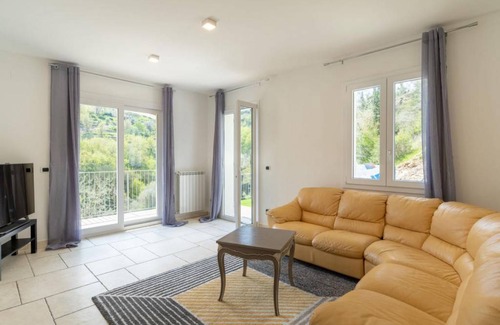 Pontedassio Apartment | 140 m² Apartment ∙ 3 bedrooms ∙ 6 guests