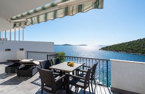 Vinisce Villa | 140 m² Villa ∙ 6 bedrooms ∙ 12 guests