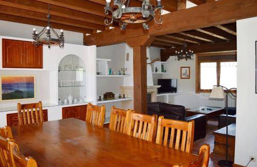 La Salceda House | 15 m² House ∙ 5 bedrooms ∙ 10 guests