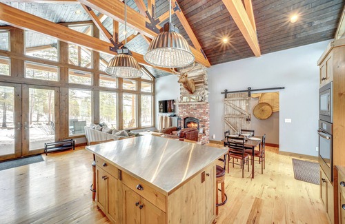 Pateros Cabin | 15 Mi to Lake Chelan: Mountain Chalet w/Fire Pit!