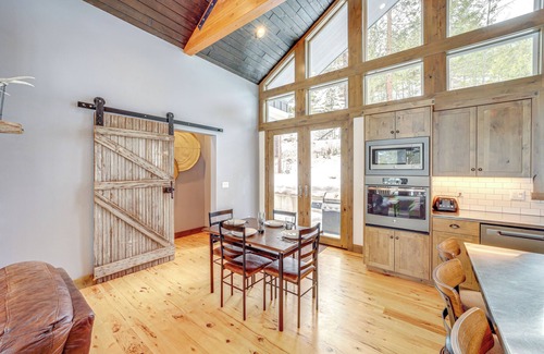 Pateros Cabin | 15 Mi to Lake Chelan: Mountain Chalet w/Fire Pit!