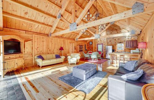 Mustoe House | 15 Mi to Snowshoe Resort Cabin with Deck and Fire Pit