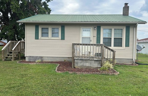 Knifley House | 15 min from Green River Lake. Walking street next door. 5 minutes from GRWMA