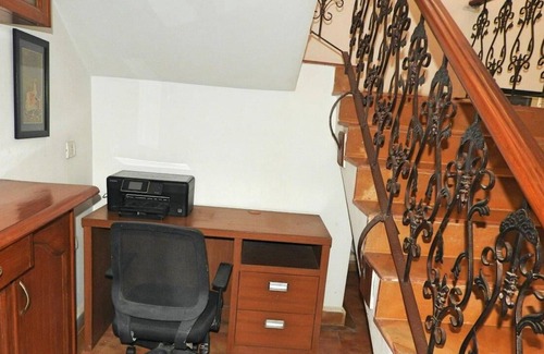 Betalbatim House | 15 min walk to beach, swim pool in season, beautiful garden, cook on request