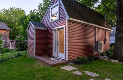 York Harbor Cottage | 15 min walk to the beach!