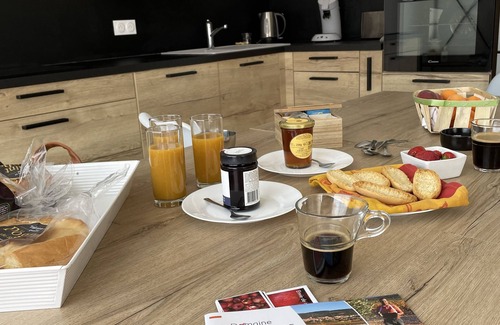 Neffies House | 15 mn Pézenas, comfortable 4* house with sunny terrace and private parking.