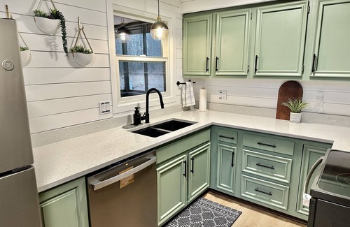 Oxford Ski Chalet | 15% Off September Stays - Lakefront Chalet: Dock, Close to WI Dells, Coffee Bar