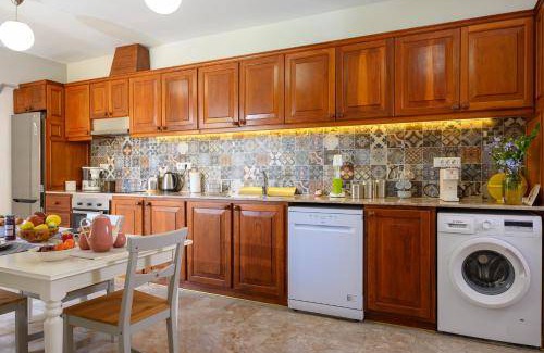 Neapoli Apartment | 150 m² Apartment ∙ 2 bedrooms ∙ 6 guests