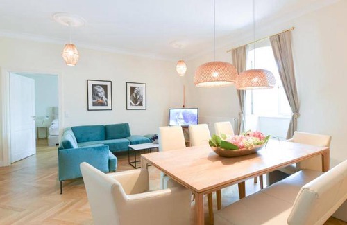 Mainz City Center Apartment | 150 m² Apartment ∙ 3 bedrooms ∙ 12 guests