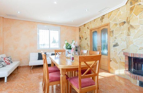 Crevillente Villa | 150 m² Villa ∙ 3 bedrooms ∙ 8 guests