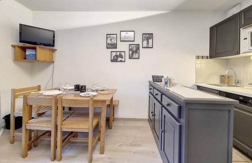 Saint-Martin-de-Belleville Apartment | 150m from ski slopes, 2nd floor, view mountain, balcony, tv, ski locker, 29m²